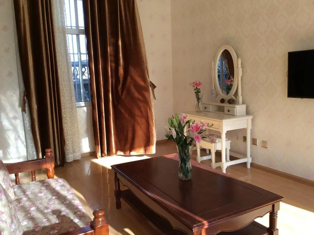 Дали: Flowers  Leaves Holiday Hotel