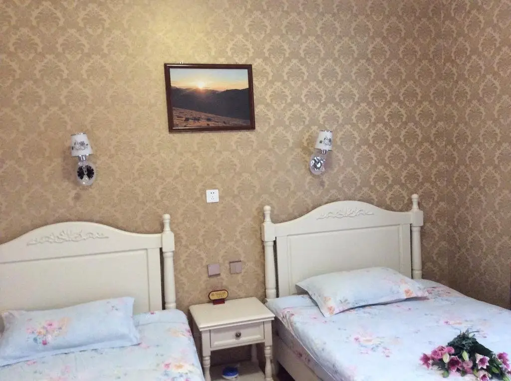 Дали: Flowers  Leaves Holiday Hotel