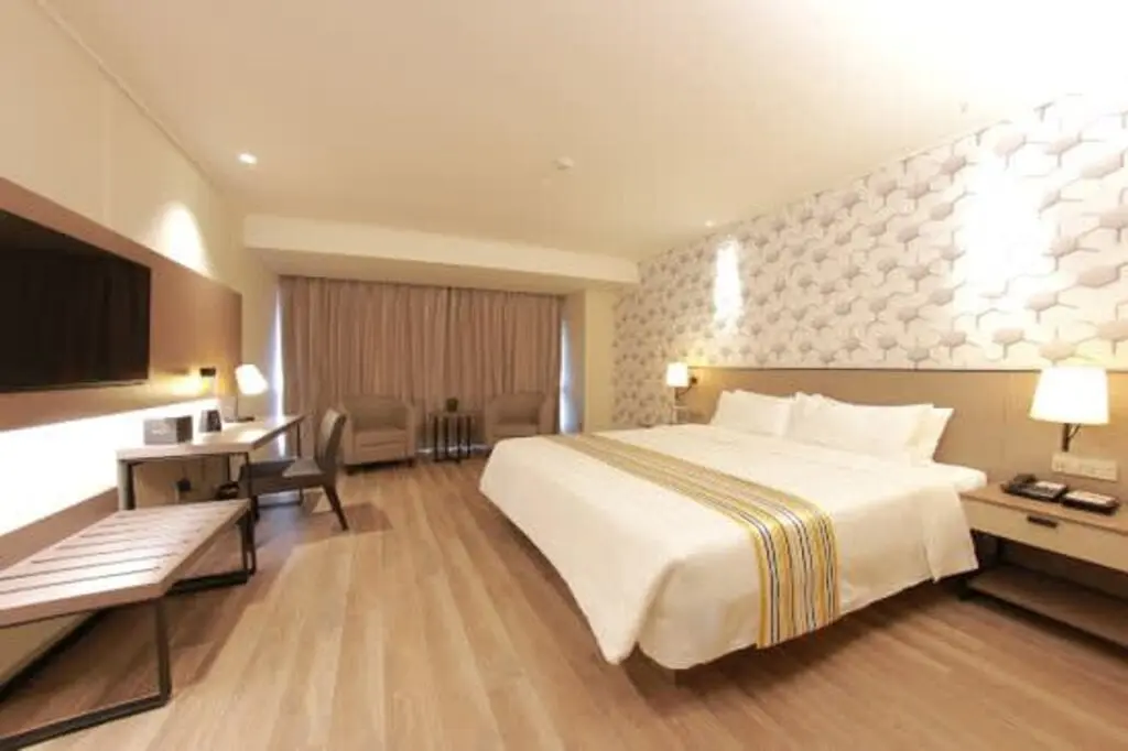 Сиань: Home Inn Plus (Xi'an Gaoxin 4th Road, Daduhui, Fengqing Park subway station)