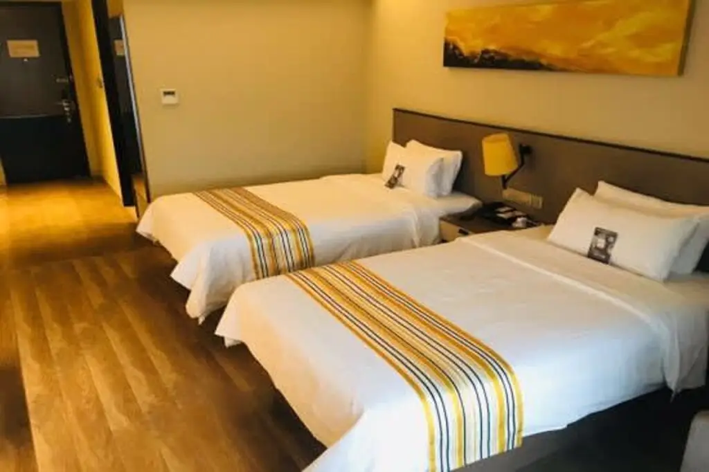 Сиань: Home Inn Plus (Xi'an Gaoxin 4th Road, Daduhui, Fengqing Park subway station)