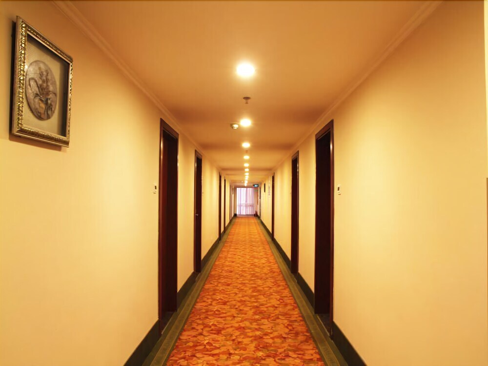Шаньтоу: Greentree Inn Shantou Haibin Road Chousha Building