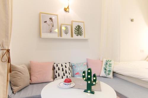 Шанхай: French Concession Coziness (Middle Huaihai Road)