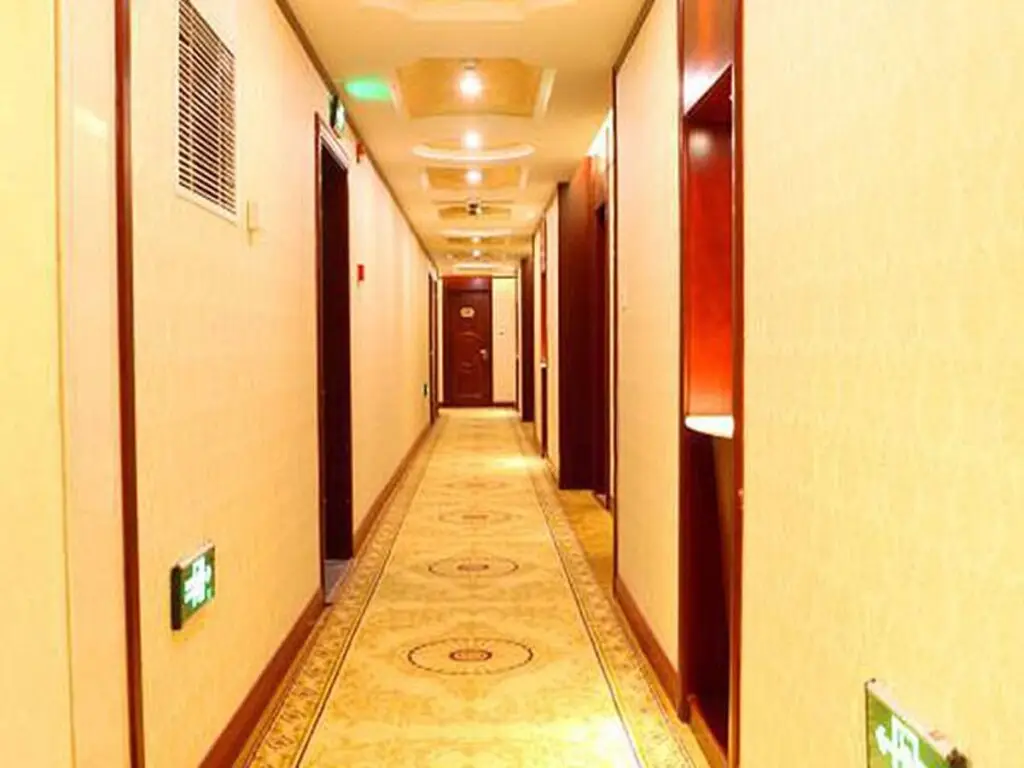 Шанхай: Vienna Hotel Hongqiao Airport Wanda Plaza