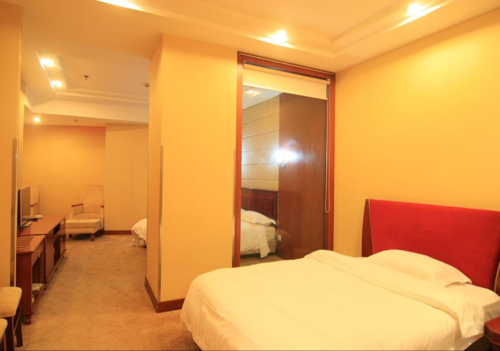 Шанхай: Gloria Plaza Hotel Hangtou