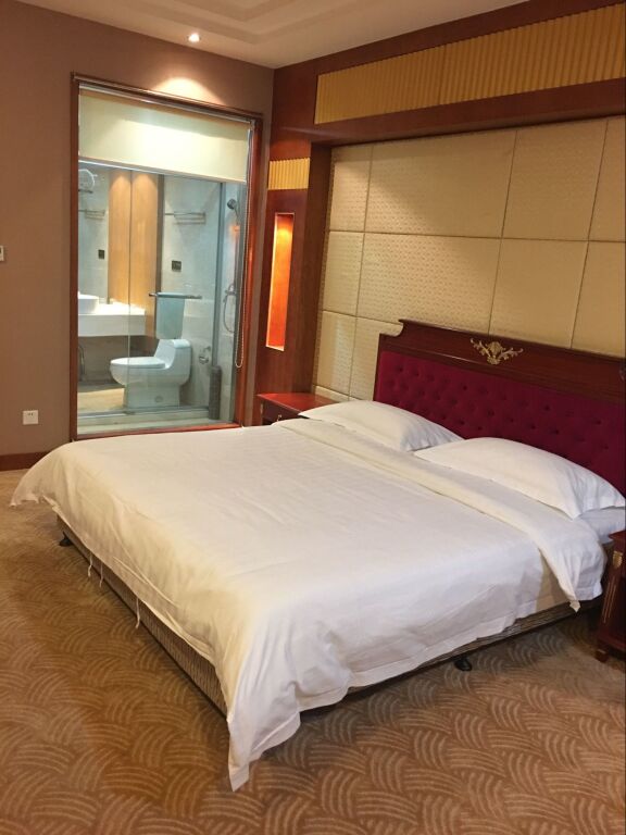 Шанхай: Gloria Plaza Hotel Hangtou