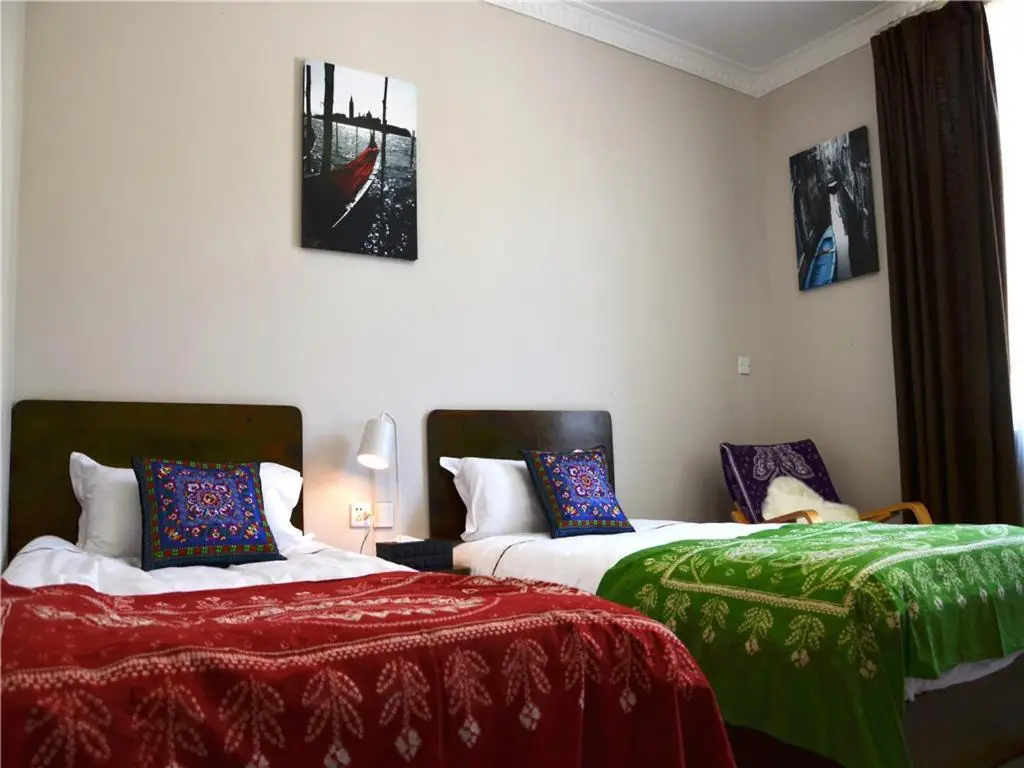Дали: Tree Tomato Inn