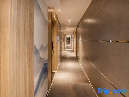 Нанкин: Qingmu Hotel (Nanjing Zhujiang Road Floating Bridge Subway Station)