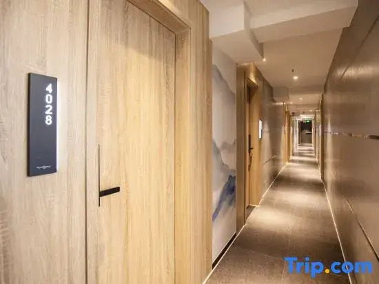 Нанкин: Qingmu Hotel (Nanjing Zhujiang Road Floating Bridge Subway Station)