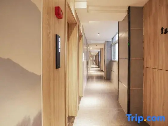 Нанкин: Qingmu Hotel (Nanjing Zhujiang Road Floating Bridge Subway Station)