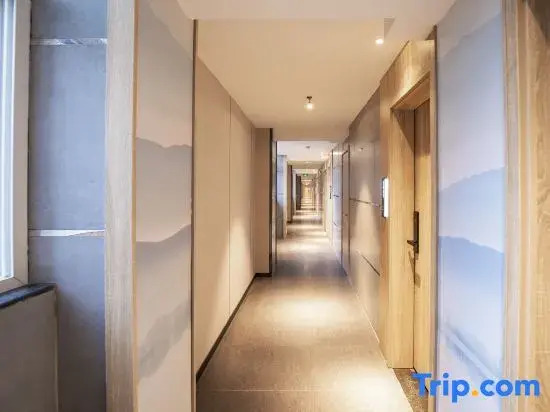 Нанкин: Qingmu Hotel (Nanjing Zhujiang Road Floating Bridge Subway Station)