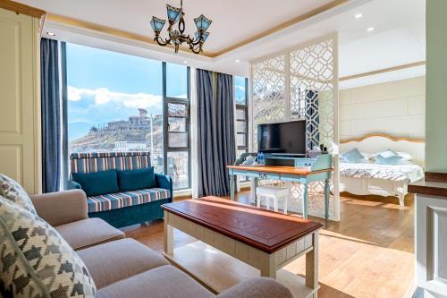 Дали: Dali Luzhoufan Seaview Hotel