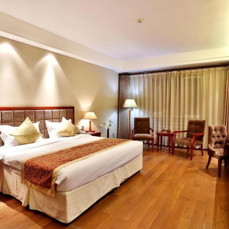 Циндао: Jinhong Sea View Holiday Hotel