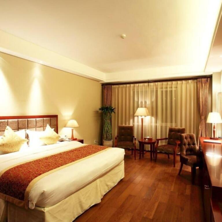 Циндао: Jinhong Sea View Holiday Hotel