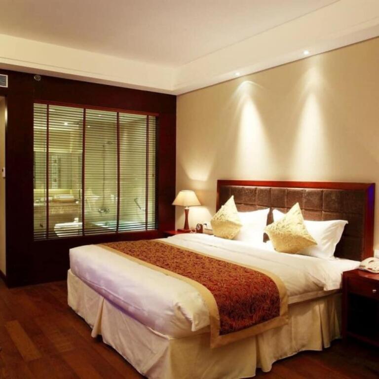 Циндао: Jinhong Sea View Holiday Hotel