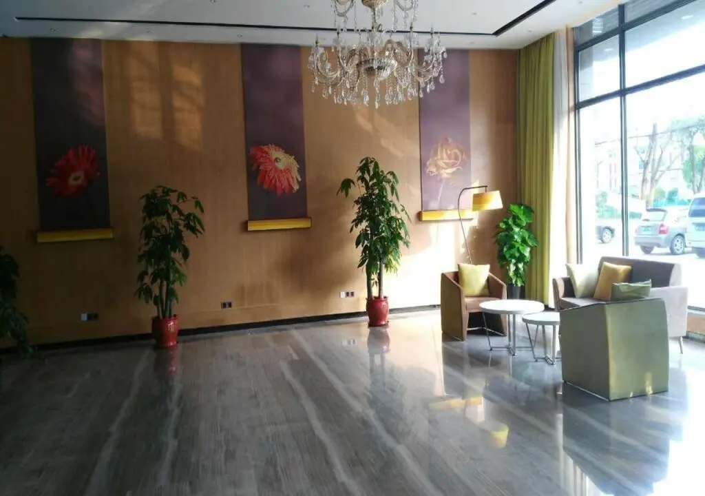 Шанхай: Iu Shanghai Fengxian Bay University Town Branch