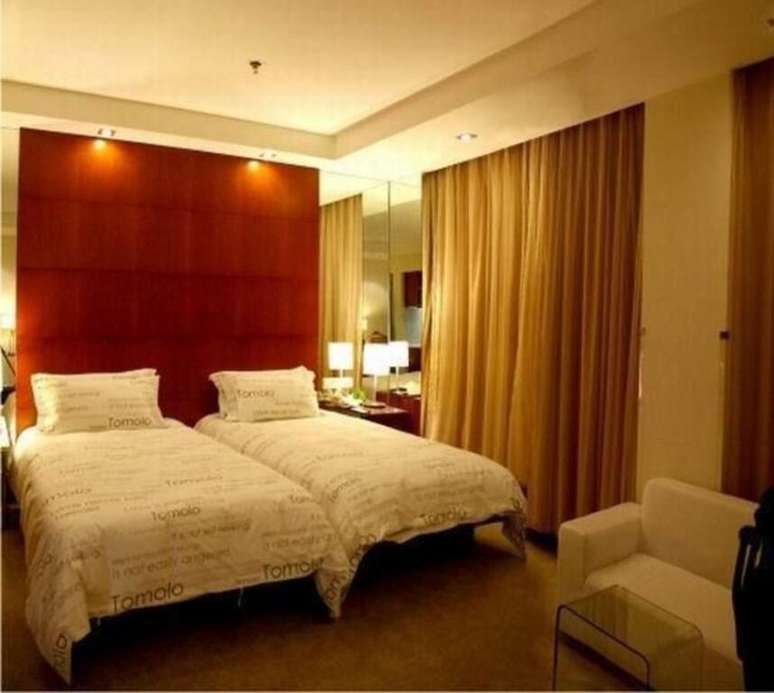Ухань: Yangtze River TOMOLO Hotel (Jianghan Road Branch)