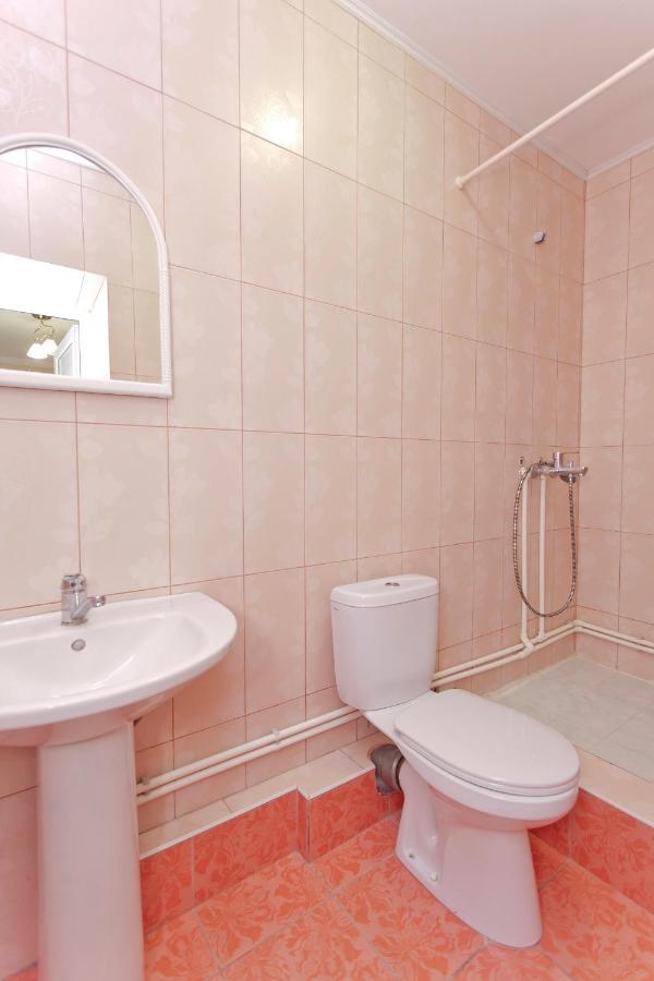 Витязево: Arnella Guest House