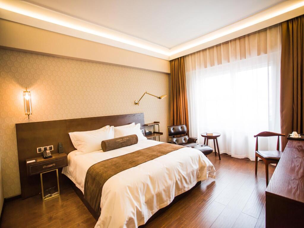 Чэнду: James Joyce Coffetel Chengdu Jianshe Road Dongjiao Jiyi Square