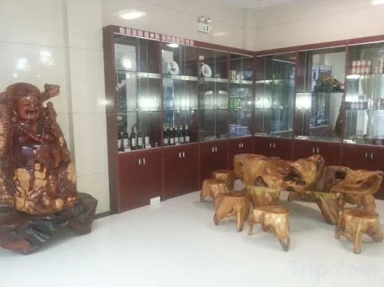 Нинджи: Jinqiao Business Hotel