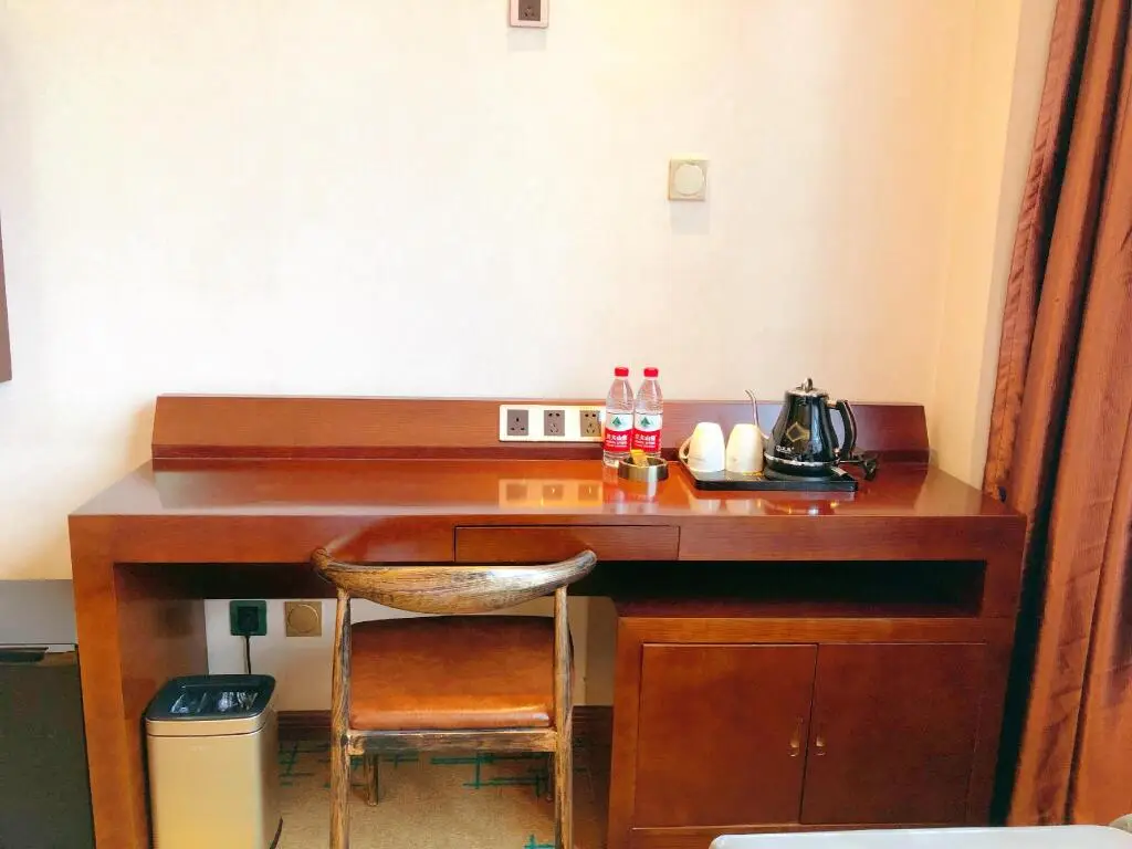 Тяньцзинь: James Joyce Coffetel· Tianjin Olympic Center Lingbin Road Metro Station