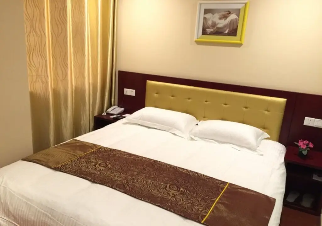 Шанхай: GreenTree Inn Shanghai National Convention And Exhibition Center Xujing North City Subway Station Shell Hotel