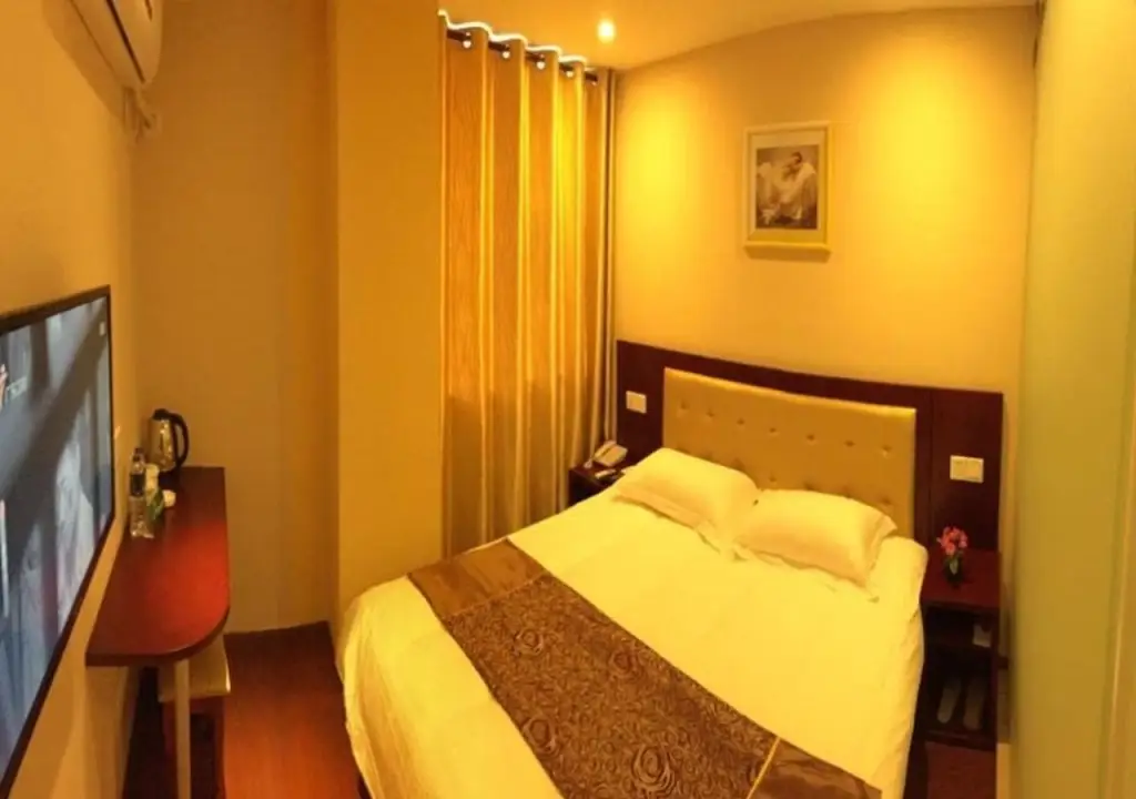 Шанхай: GreenTree Inn Shanghai National Convention And Exhibition Center Xujing North City Subway Station Shell Hotel