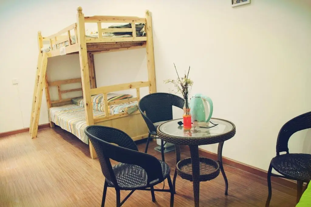 Личуань: Flower Inn