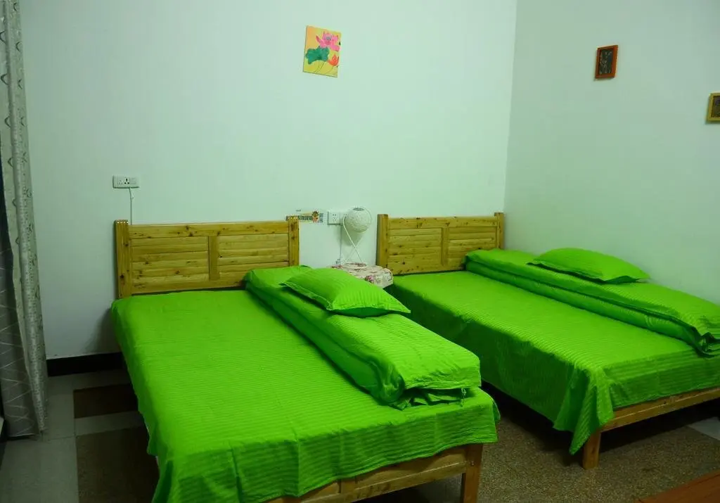 Личуань: Flower Inn