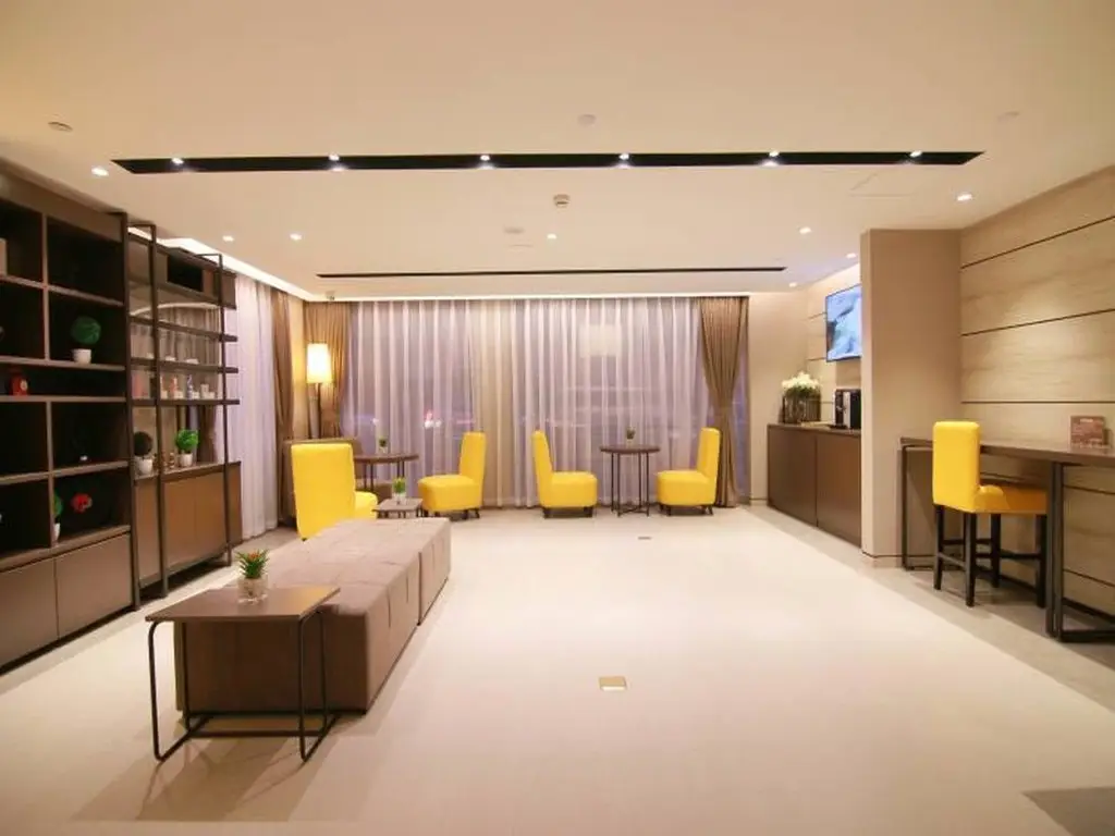 Шанхай: Homeinnsplus Xintiandi Lujiabang Road