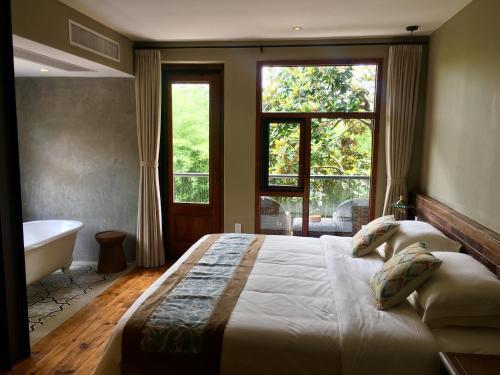Хучжоу: You Zi Shan Ju Homestay