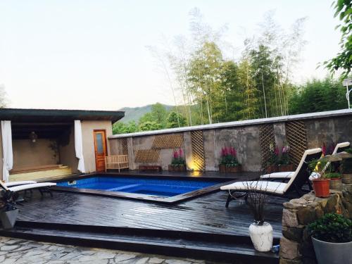 Хучжоу: You Zi Shan Ju Homestay