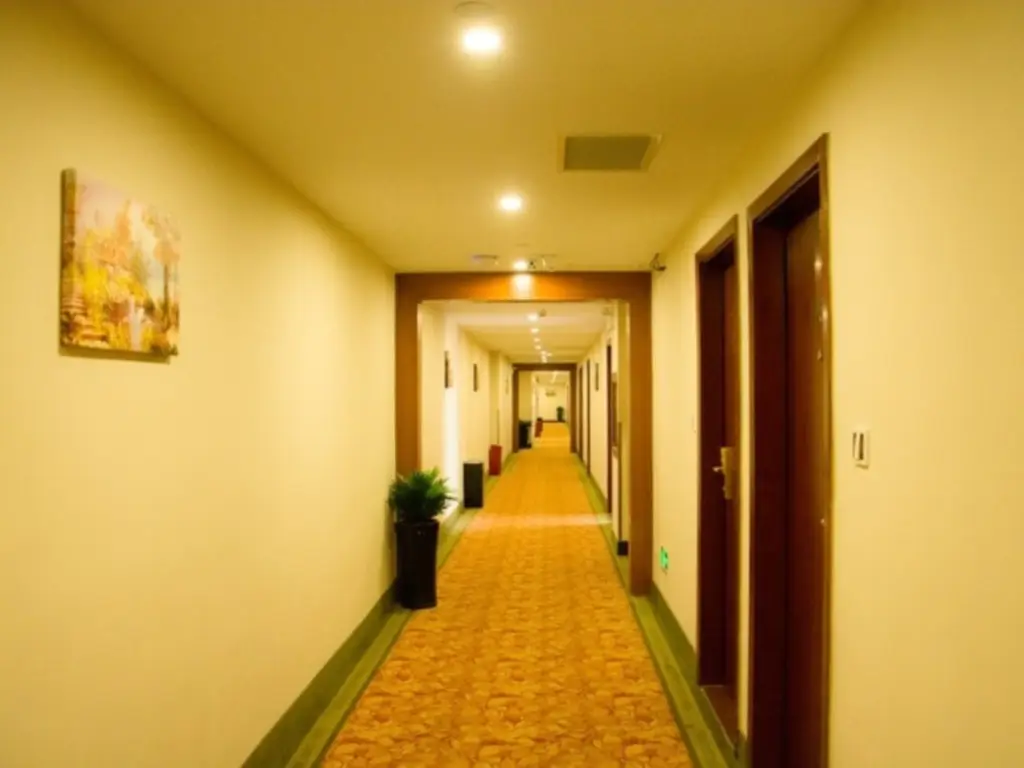 Шэньчжэнь: GreenTree Inn Shenzhen Guanggang Port Futian South Road Express Hotel