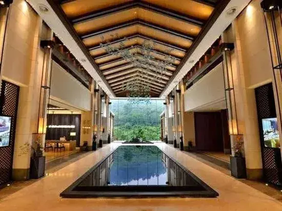 Лешан: Hongzhushan Resort Chanyi Shanju