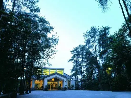 Лешан: Hongzhushan Resort Chanyi Shanju