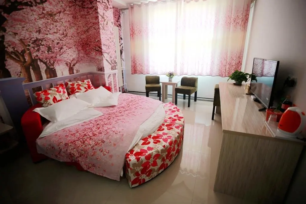 Цзяюйгуань: Jiayuguan City Hard Rock Hotel art theme
