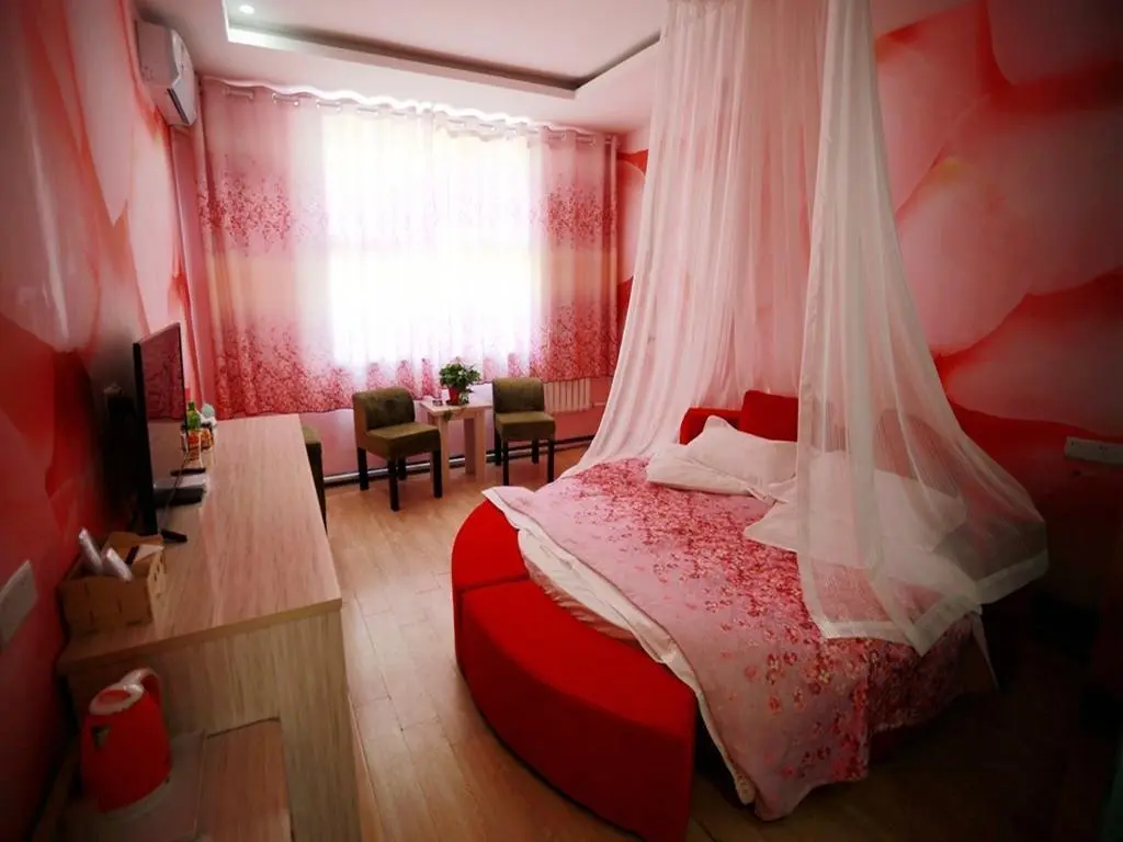 Цзяюйгуань: Jiayuguan City Hard Rock Hotel art theme