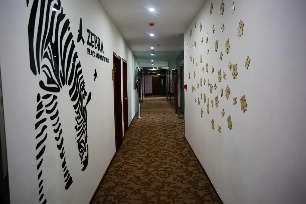 Цзяюйгуань: Jiayuguan City Hard Rock Hotel art theme