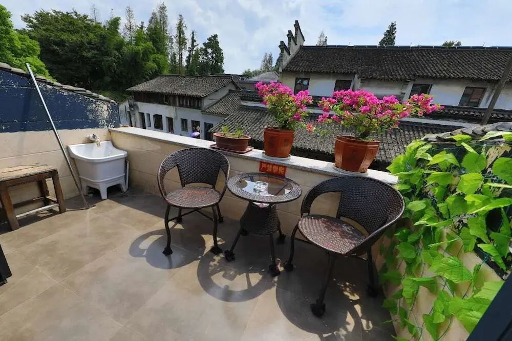 Цзясинь: Wuzhen Dongzha Shen Jia Inn