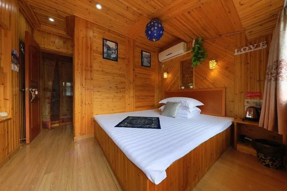 Цзясинь: Wuzhen Dongzha Shen Jia Inn