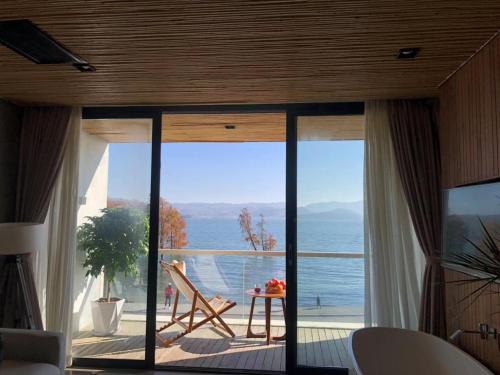Дали: Dali Yifang Qingchen Lake View Holiday Hotel