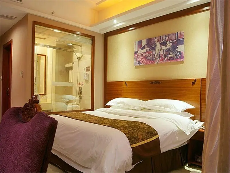 Шанхай: Vienna International Hotel Shanghai Disneyland Tour Shop
