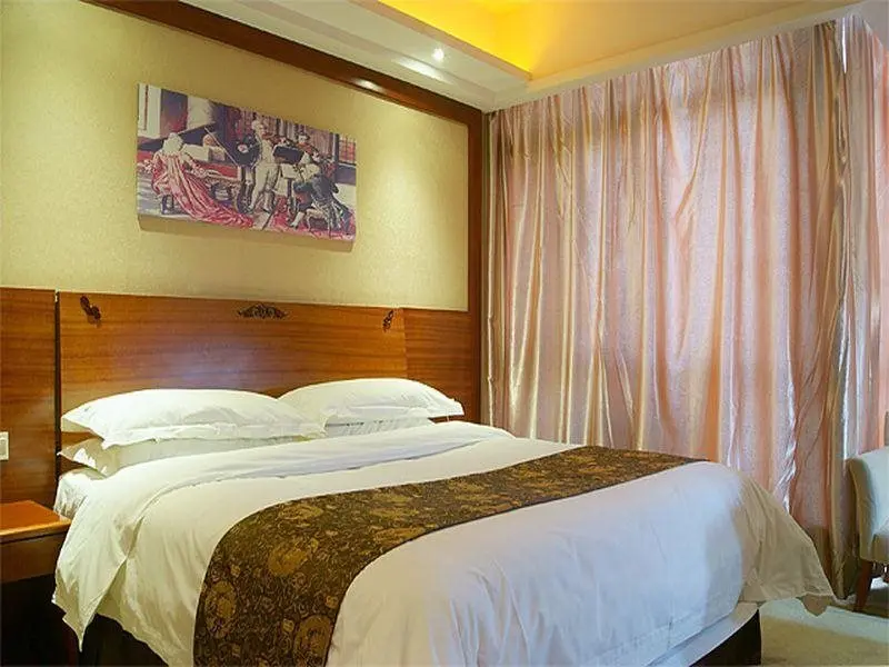 Шанхай: Vienna International Hotel Shanghai Disneyland Tour Shop