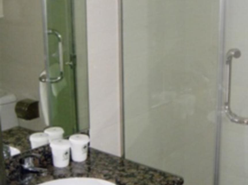 Шэньчжэнь: GreenTree Inn Guangdong Shenzhen Buji Long Dragon Express Hotel