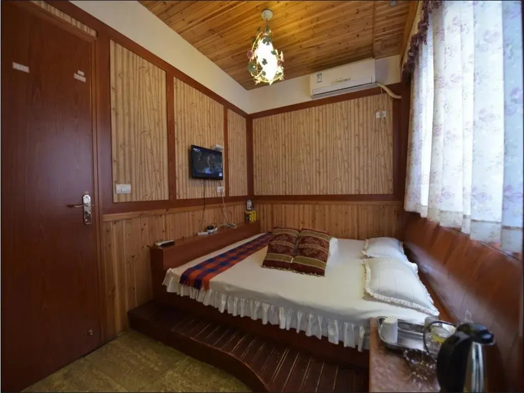 Цзясинь: Wuzhen Jiuyue Boutique Inn