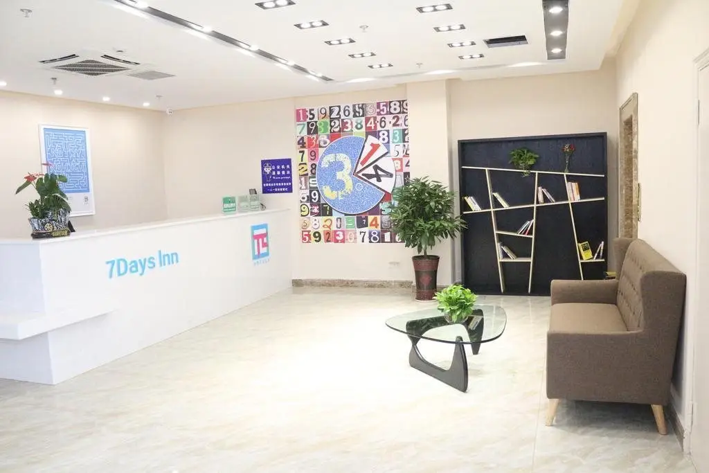 Шанхай: 7 Days Party Inn