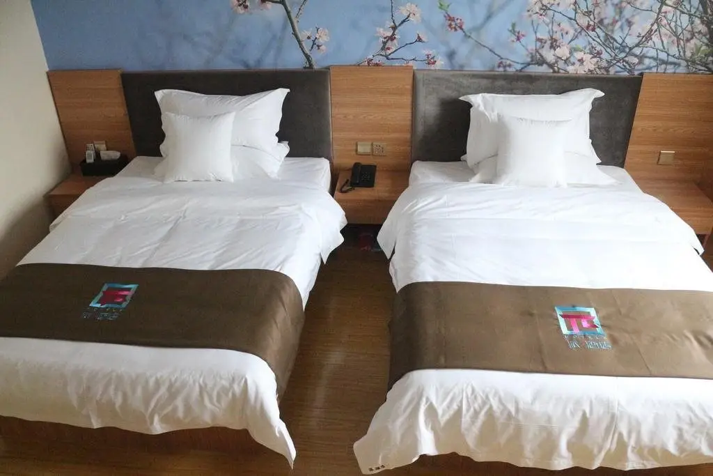 Шанхай: 7 Days Party Inn