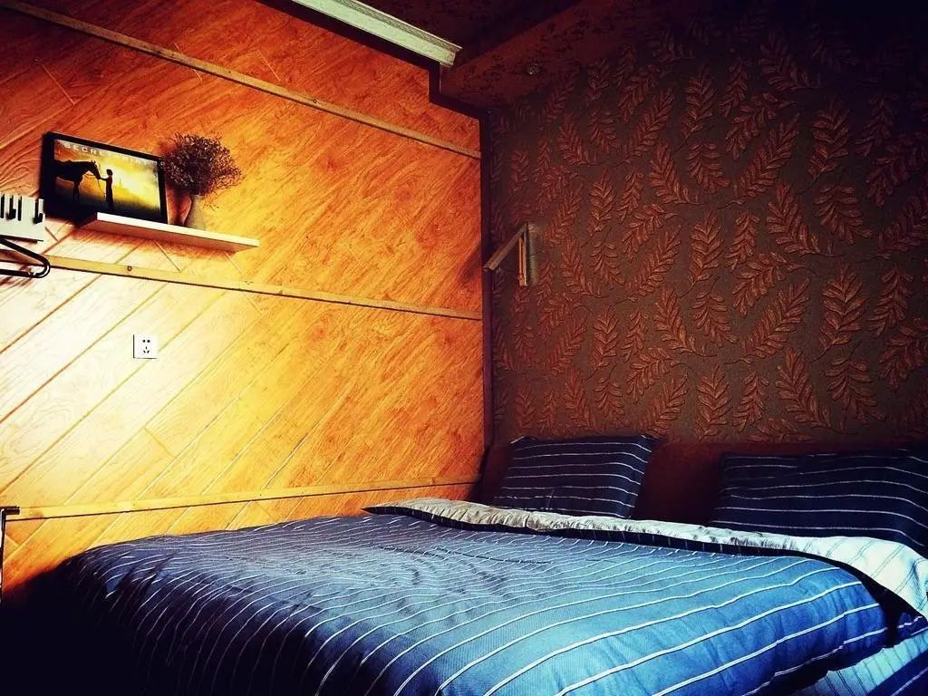 Дали: V Hostel