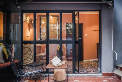 Шанхай: Lane Boutique Inn  Cafe