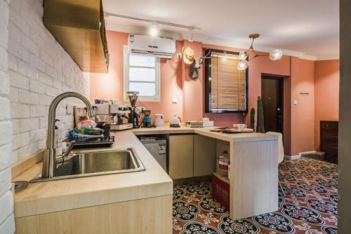 Шанхай: Lane Boutique Inn  Cafe