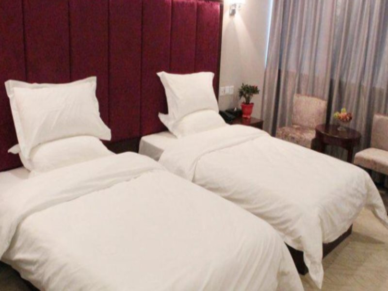 Кайфын: Kaifeng Dong Jing International Business Hotel